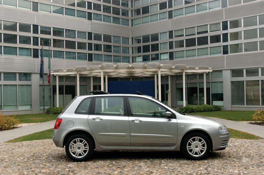  Fiat Stilo 2002 года  (фото 48 из 177)